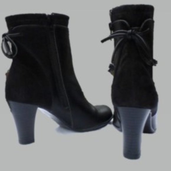 A2 by Aerosoles 5.5M Black Ankle Boot with Tie Deail - Picture 2 of 5